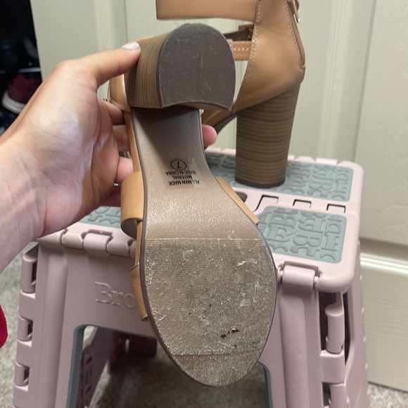 Heels - Picture 2 of 5